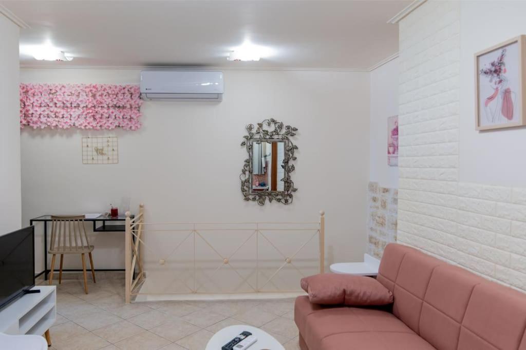 Angel House, House In Center Petralona Apartment *