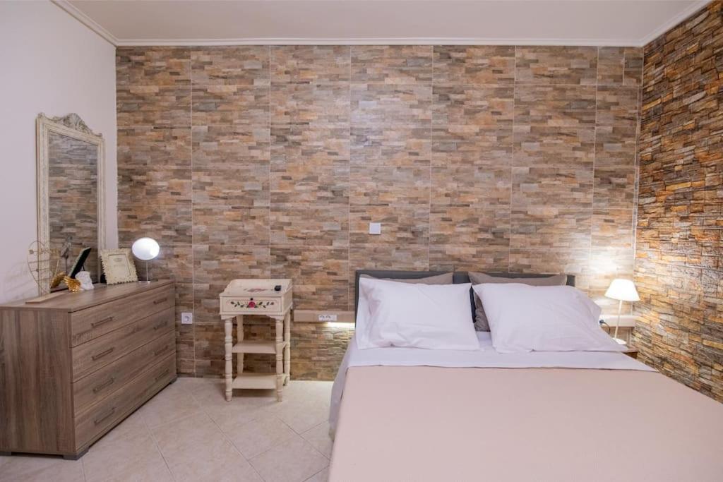 Angel House, House In Center Petralona Apartment *