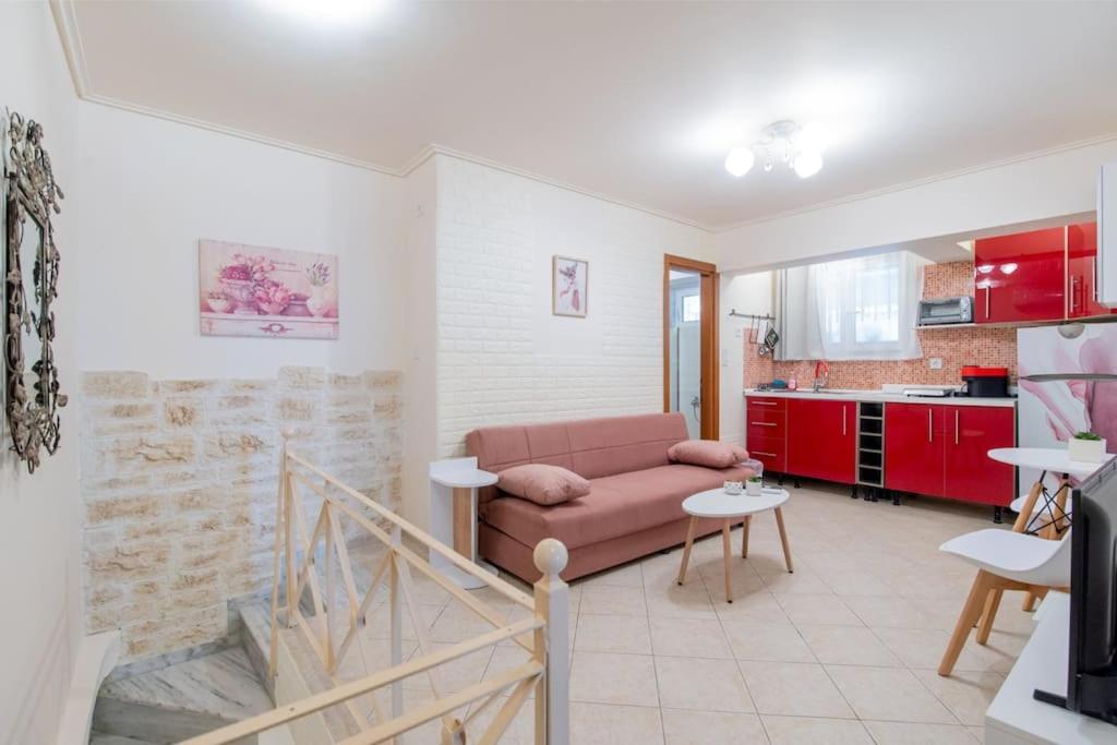 Angel House, House In Center Petralona Atenas