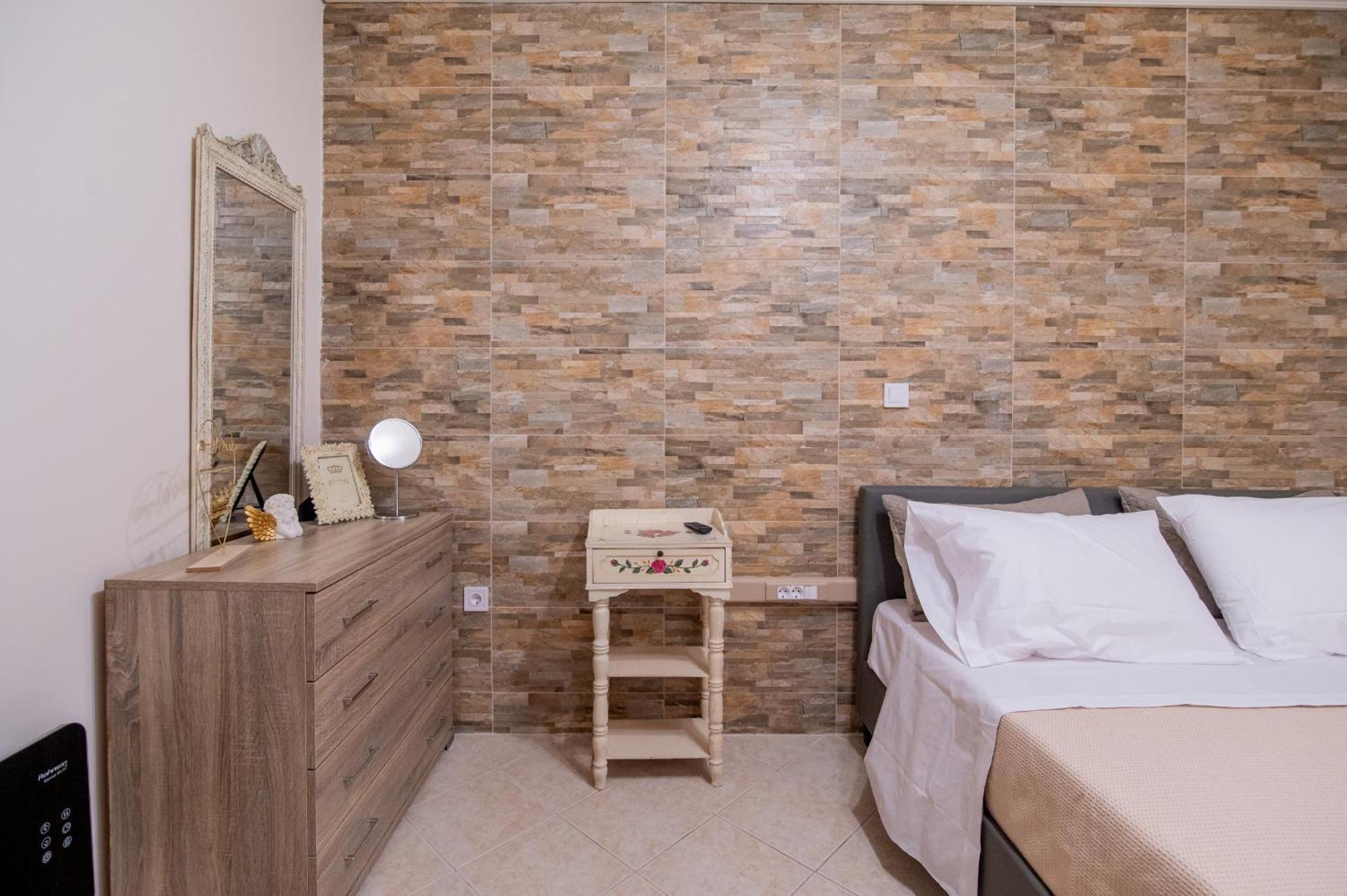 Angel House, House In Center Petralona Apartment